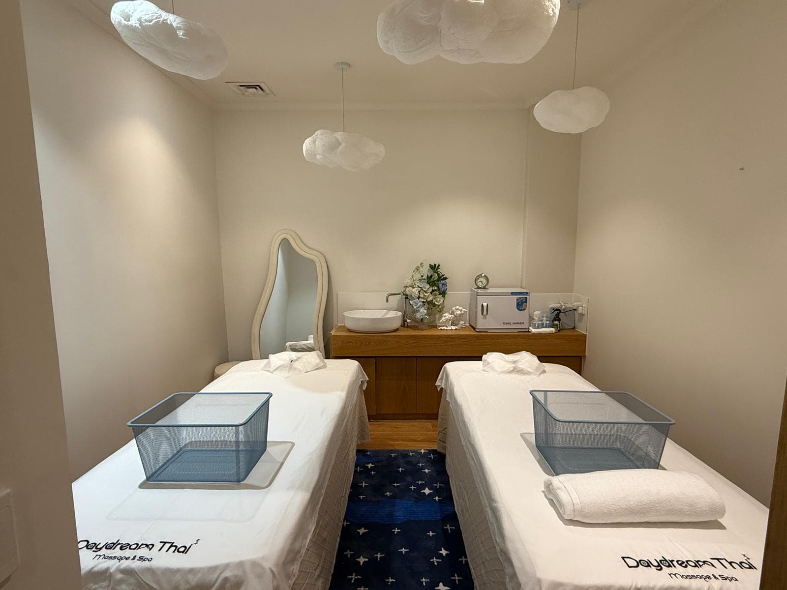 south melbourne cloudy room