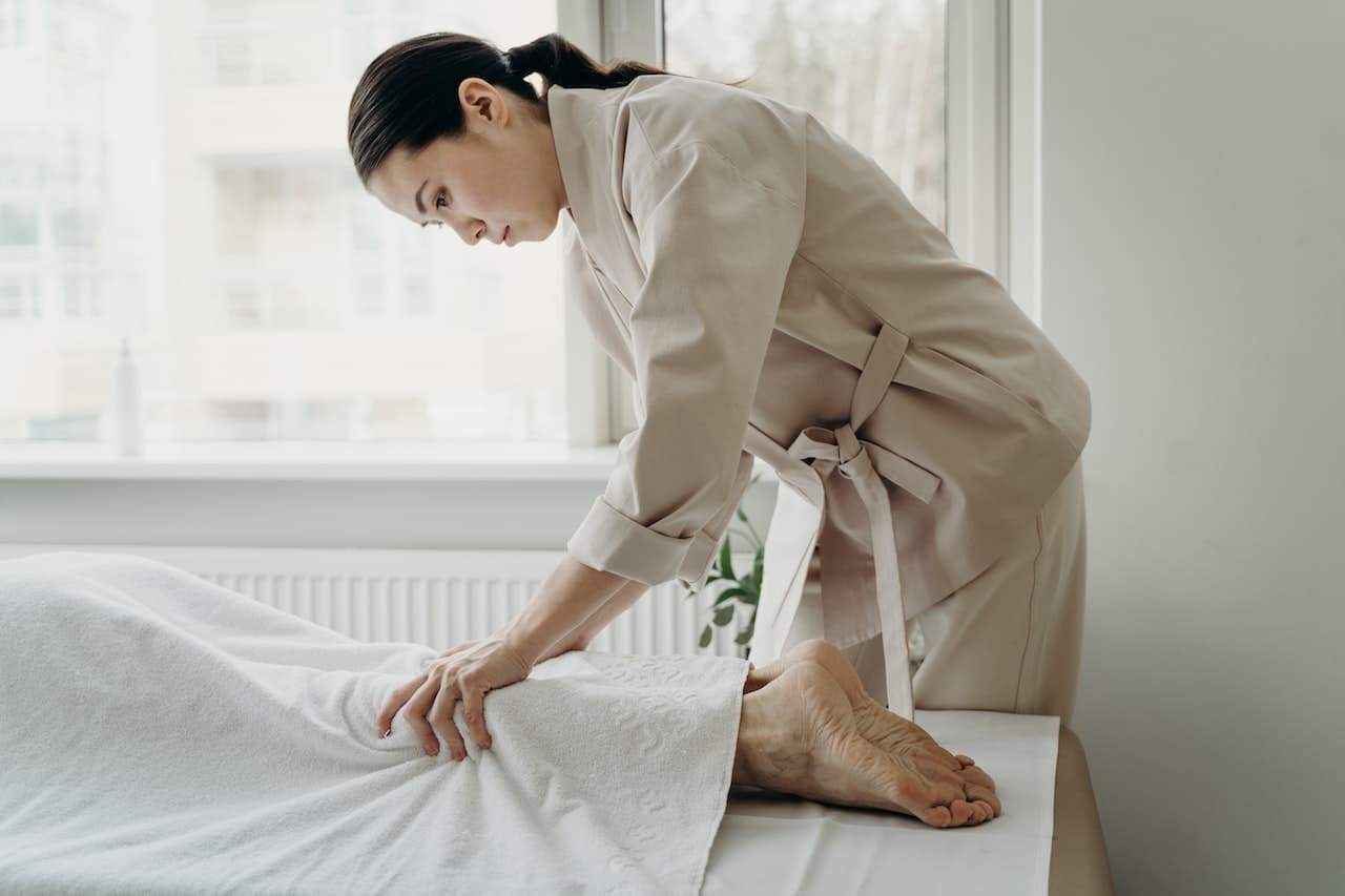 how thai massage is done